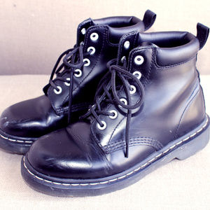 Black Dr Martin's Ankle High White Lace Leather